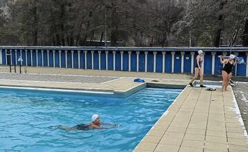 FOTO: Trúfli by ste si? Pre týchto ľudí má voda v letnom bazéne konečne tú správnu teplotu