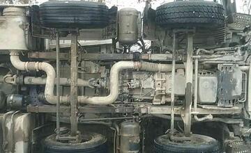 FOTO: Po desivej nehode ratovali hasiči vodiča nákladiaku zakliesneného v kabíne