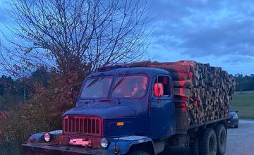 FOTO: Spíliť "pol lesa" sa päťdesiatnikovi nevyplatilo. Hrozí mu, že strávi za to až 2 roky za mrežami