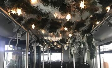 FOTO: Vianočný autobus opäť vyrazí do ulíc hornonitrianskej metropoly 