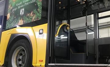 FOTO: Vianočný autobus opäť vyrazí do ulíc hornonitrianskej metropoly 