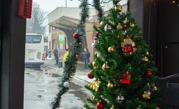 FOTO: Trenčanov bude čoskoro voziť vianočný autobus