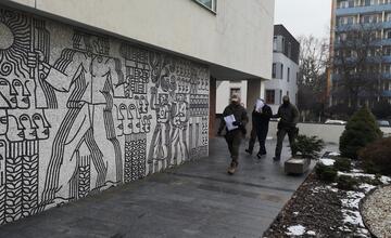 FOTO: Veľká razia na Považí. V rukách policajtov skončilo 13 ľudí, medzi nimi aj známy mafián z 90. rokov