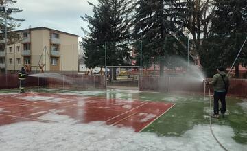 FOTO: V Brezovej pod Bradlom sa mrazov nezľakli. Obyvatelia mesta si môžu chystať korčule