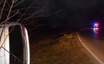 FOTO: Auto prevrátil nabok. S viac ako dvomi promile je ťažko udržať sa na štyroch kolesách