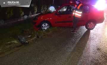 FOTO: Alkoholom opojenému vodičovi sa neuhol plot rodinného domu. Totálne ho zrámoval