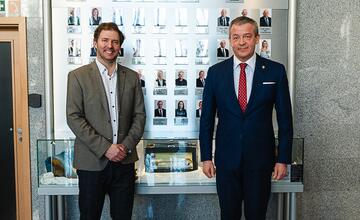 FOTO: Historický odkaz regiónu vo vestibule župného úradu