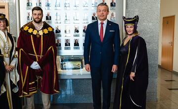 FOTO: Historický odkaz regiónu vo vestibule župného úradu