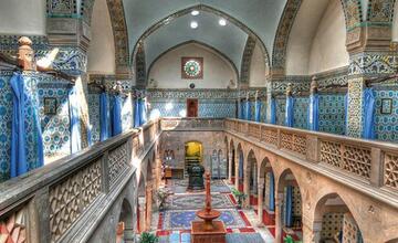 FOTO: Máte radi záhady? Na budovách v kúpeľnom meste na Považí je ukrytých niekoľko odkazov z minulosti