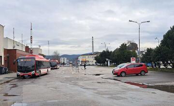 FOTO: Smutný pohľad na autobusovú stanicu v Trenčíne bude čoskoro minulosťou. Župa ohlásila veľký krok