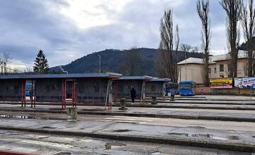 FOTO: Smutný pohľad na autobusovú stanicu v Trenčíne bude čoskoro minulosťou. Župa ohlásila veľký krok