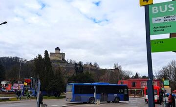 FOTO: Smutný pohľad na autobusovú stanicu v Trenčíne bude čoskoro minulosťou. Župa ohlásila veľký krok