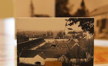 FOTO: Toto musíte vidieť! V Dubnici vystavujú fotografie starých budov aj vzácne dokumenty