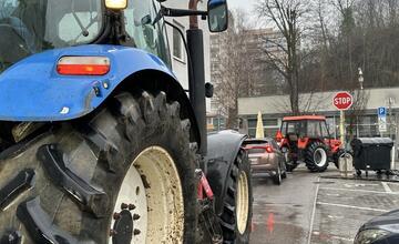 FOTO: Farmári obsadili Trenčín. Takto to tam vyzeralo