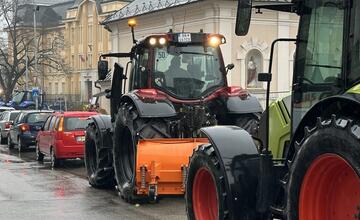 FOTO: Farmári obsadili Trenčín. Takto to tam vyzeralo