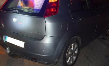 FOTO: Opitým vodičom sa neuhýbali mosty, prístrešky ani zaparkované autá. Ničili všetko čo im prišlo do cesty