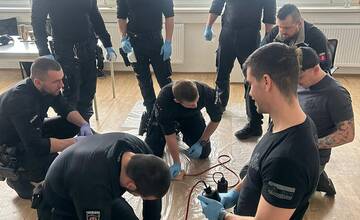 FOTO: Trenčianski policajti z PMJ absolvovali kurz Stop the bleed