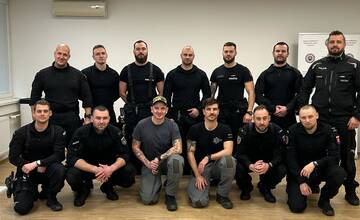 FOTO: Trenčianski policajti z PMJ absolvovali kurz Stop the bleed