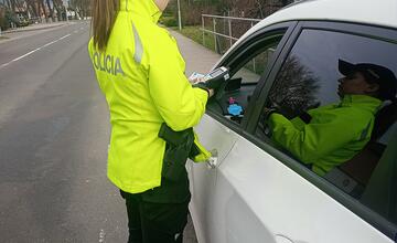 FOTO: Štvorhodinová policajná akcia na Hornej Nitre odhalila takmer 100 priestupkov a jedného páchateľa