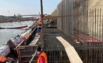 FOTO: Práce na moste v Ilave pokračujú
