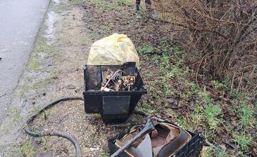 FOTO: Ruky, nohy im dolámať. Hnus, čo nechali nespratníci na ceste k priehrade!