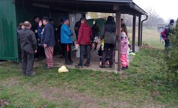 FOTO: Ruky, nohy im dolámať. Hnus, čo nechali nespratníci na ceste k priehrade!