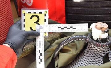 FOTO: V Trenčíne vyčíňal „liehovinový zlodej“. Drzo sa ubytoval v cudzom dome a kradol všetko tekuté