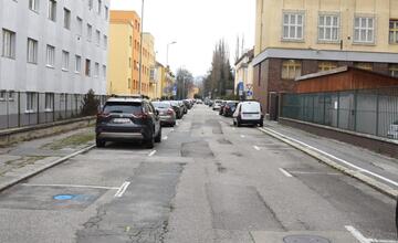 FOTO: Plynári, Vodári a mesto v akcii. Ulicu generála Goliana v Trenčíne čakajú veľké rekonštrukcie