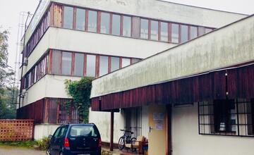 FOTO: Trenčania môžu darovať oblečenie. Sociálny šatník opäť prijíma sezónne oblečenie