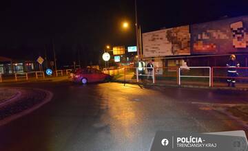 FOTO: Opitý vodič narazil do plota v Ilave