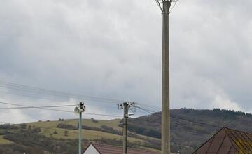 FOTO: Do Bošáce sa už vrátil Oliver. Miestni obyvatelia z neho nevedia oči spustiť