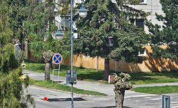 FOTO: Práce na lokálnych cestách v Púchove