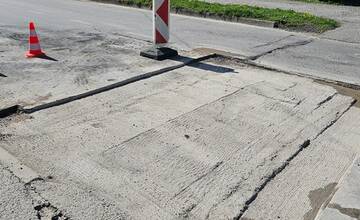 FOTO: Práce na lokálnych cestách v Púchove