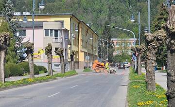 FOTO: Práce na lokálnych cestách v Púchove