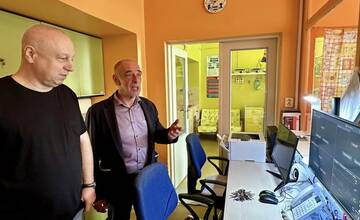 FOTO: Dar z neba. Namiesto silvestrovských osláv prístroje pre malých pacientov do nemocnice