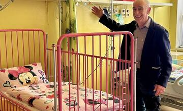 FOTO: Dar z neba. Namiesto silvestrovských osláv prístroje pre malých pacientov do nemocnice