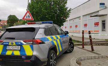 FOTO: V Čachticiach zasahovala opäť polícia. Vyčíňali tam bankomatoví zlodeji