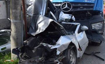 FOTO: Smetiarske auto zrámovalo všetko, čo mu prišlo do cesty