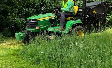 FOTO: V Trenčíne sa začalo celoplošné kosenie