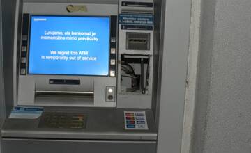 FOTO: Neúspešní bankomatoví zlodeji. Dva bankomaty zničené, no lup žiadny