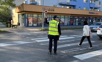 FOTO: Hliadky na priechodoch späť v akcii. Mestská polícia obnovuje hliadky v ranných hodinách