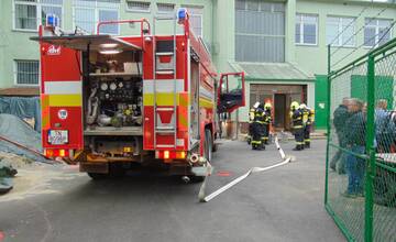 FOTO: Požiar vo väzení. Hasiči ratovali odsúdených aj personál