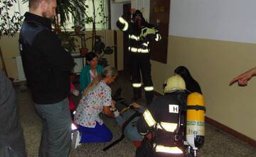 FOTO: Požiar vo väzení. Hasiči ratovali odsúdených aj personál