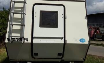 FOTO: Z obce Malinová bolo odcudzené auto Nissan Navara