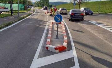 FOTO: Na Žilinskej ulici v Trenčíne by malo byť vďaka ostrovčekom bezpečnejšie