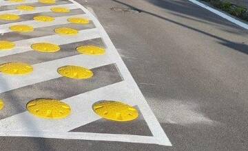 FOTO: Na Žilinskej ulici v Trenčíne by malo byť vďaka ostrovčekom bezpečnejšie