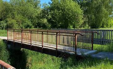 FOTO: Rekonštrukcia lávky pre peších v Trenčíne