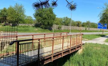 FOTO: Rekonštrukcia lávky pre peších v Trenčíne