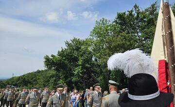 FOTO: Budúci vojaci pri Mohyle Milana Rastislava Štefánika predniesli slávnostnú prísahu