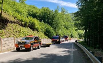 FOTO: Dobrovoľní hasiči z Nitrianskeho Pravna zasahovali pri dopravnej nehode